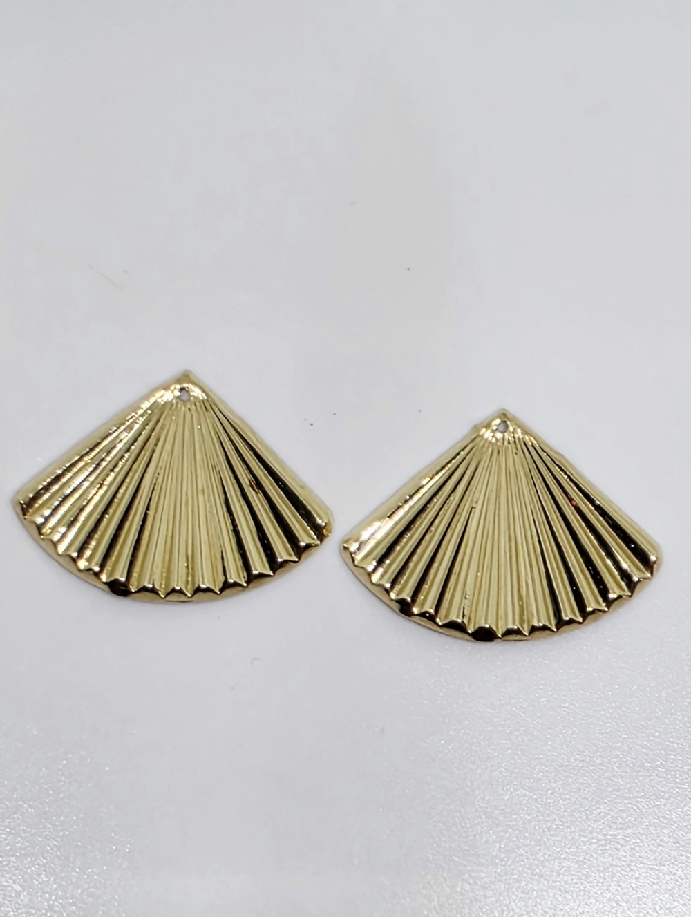 Vintage MCM 14k Yellow Gold Fan Shape Earring Jacket Jackets Charms 0.9 g